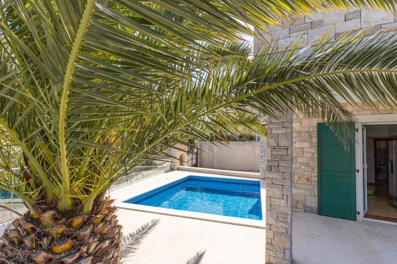Villa Milena With Pool And Sea View Crveni Vrh Exterior photo