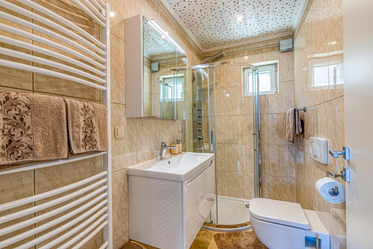 Villa Milena With Pool And Sea View Crveni Vrh Exterior photo